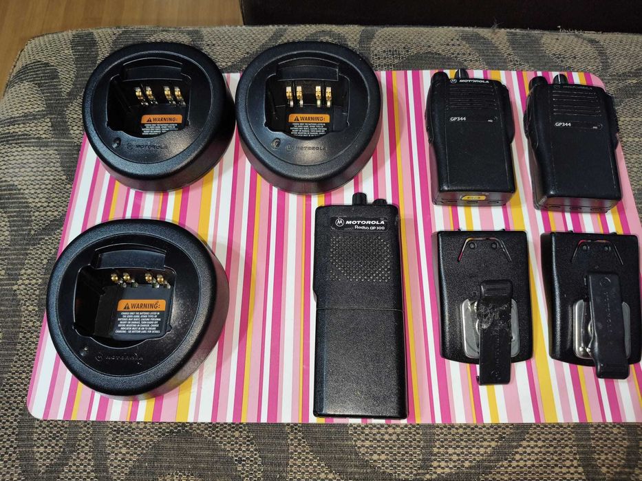 Lot statii Motorola GP3442 2 buc + Radius GP 300 1 buc+ 3 incarcatoare