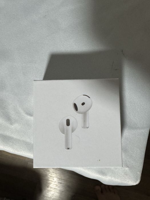 Aiprods 4 ,noi,abea deschise