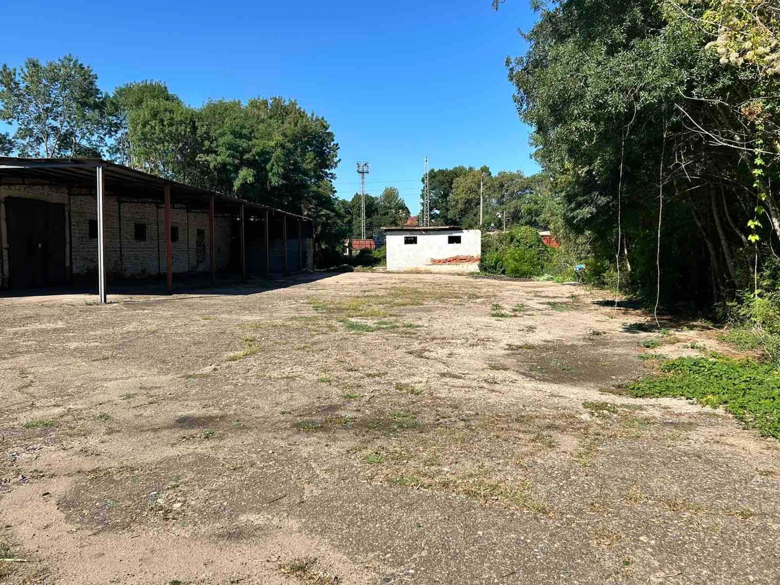 Парцел 2570кв.м с две халета 600кв.м