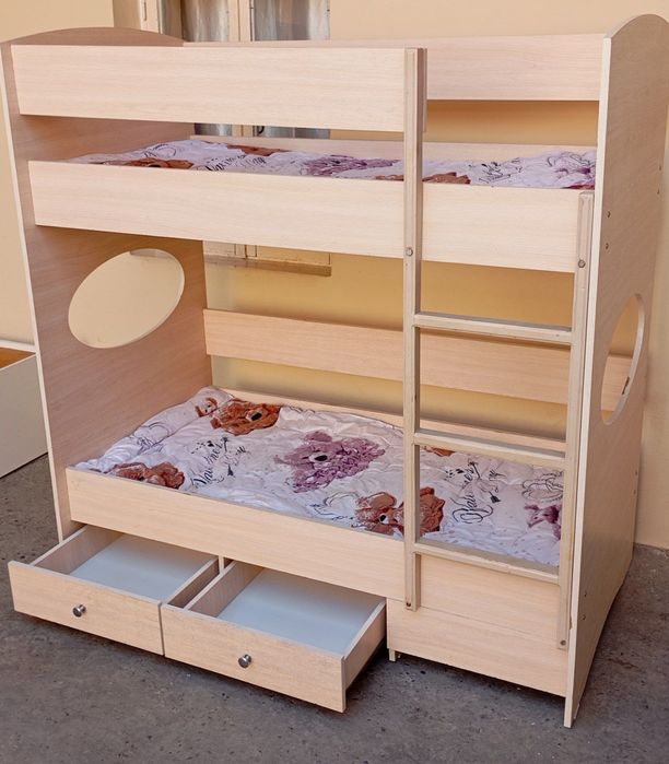 Продается детская кровать двухъярусная