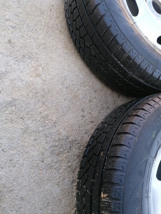 Anvelope iarnă 215 65 r16 cu jante tabla Duster