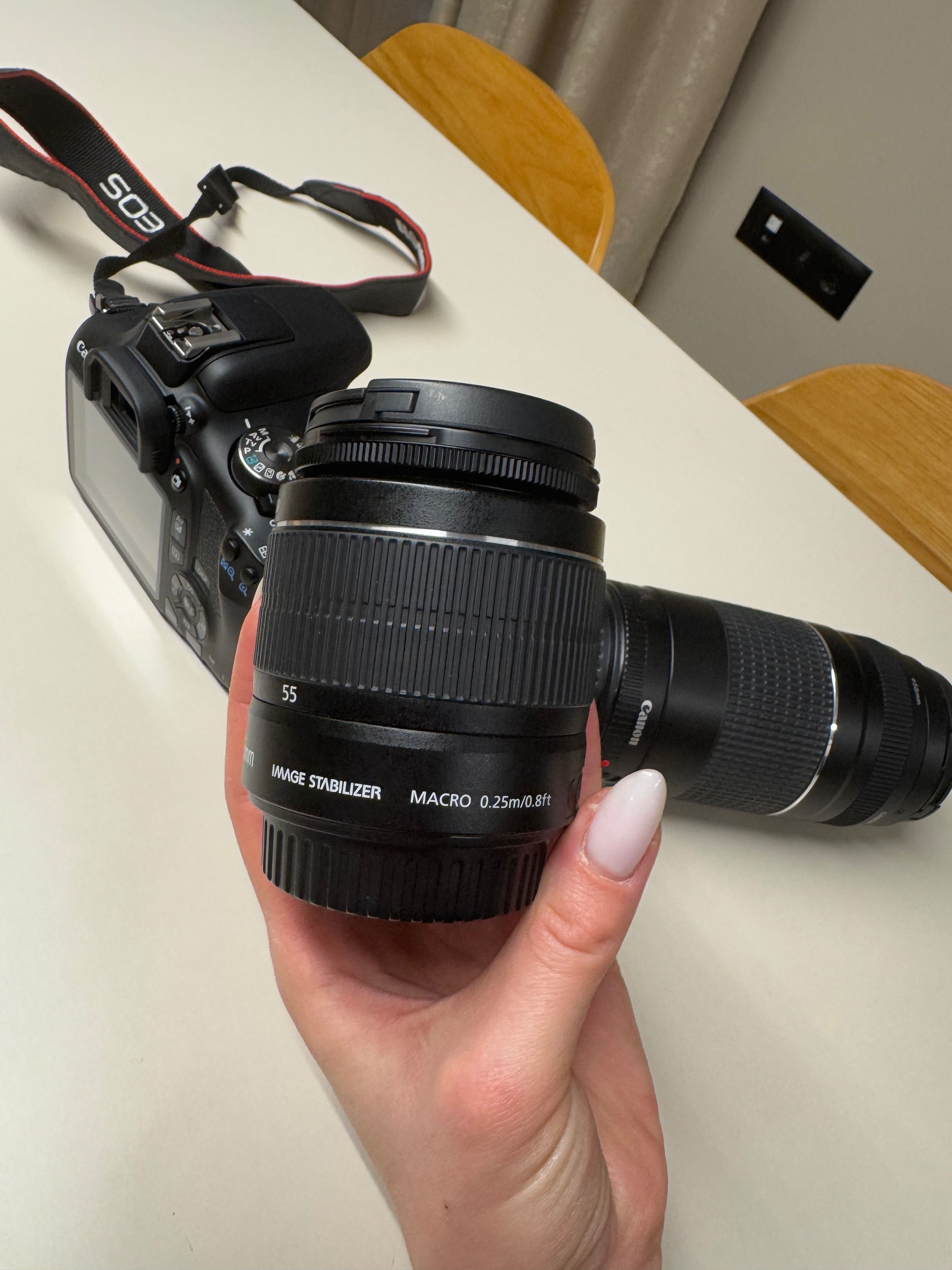 Canon EOS 2000D + Обектив EFs 18-55mm IS + Обектив EF 75-300