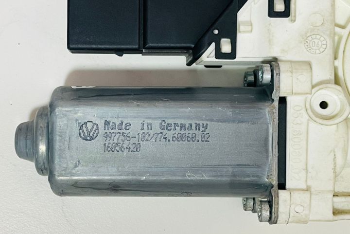 Motoras macara  stanga spate 997756102/1K0959703B Volkswagen VW Golf