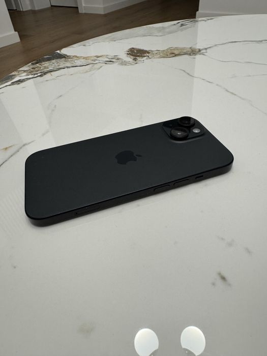 „Apple iPhone 15 128 GB negru, stare excelentă, folie + huse