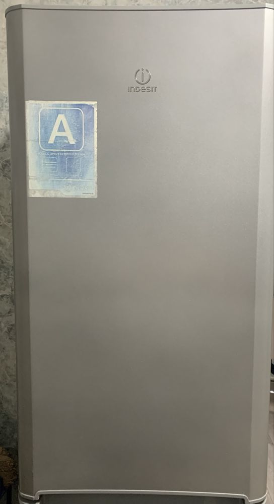 Холодильник Indesit