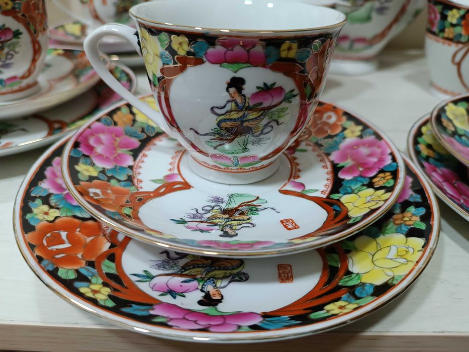 Чайный сервиз на 6 персон. Фарфор. Роспись, позолота. Новый