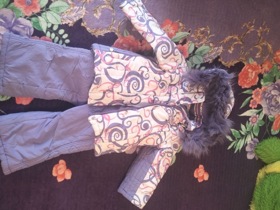 Продаю детский срочно хороший тёплый детский комбинезон. На девочку от