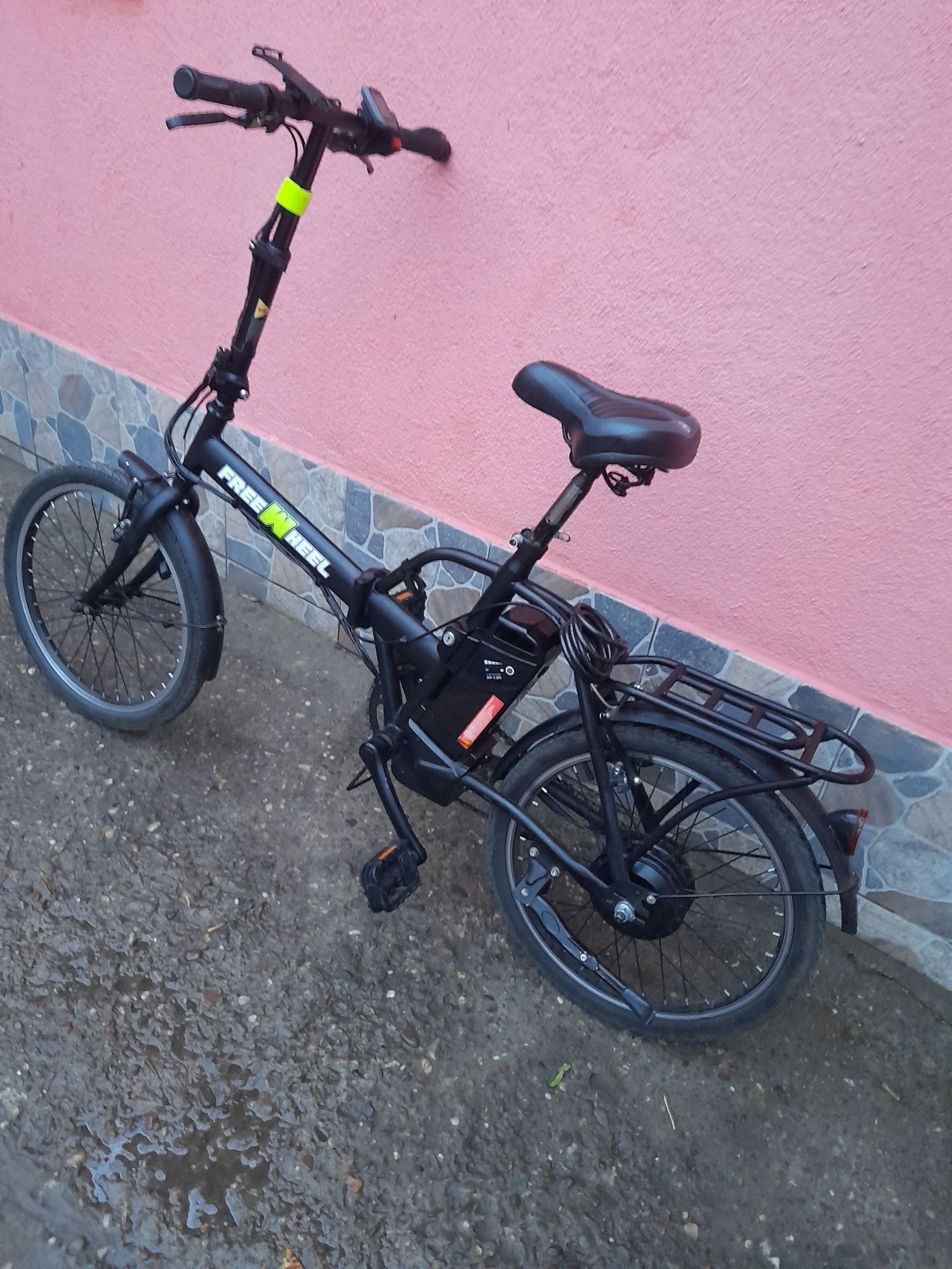 Se vinde bicicletã electricã ìn stare perfecta ca nouã frìni lumini