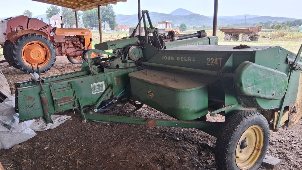 Presă de balotat John Deere 224T
