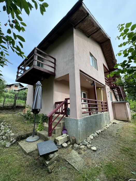 Vand sau schimb cu Bucureşti-Casǎ tip vilǎ Olǎnesti teren 800mp