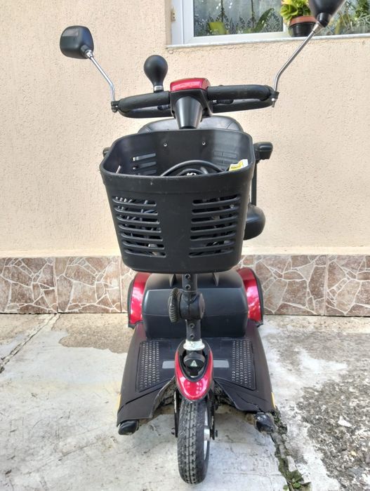 Vând triciclu electric, cu baterie nouă. Funcționează foarte bine.