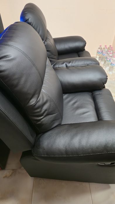 Продавам  2 броя фотьойли в отлично състояние без никакви забележки.