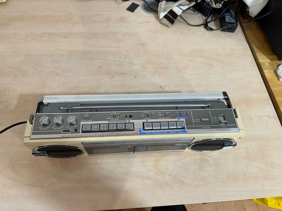 radio cas sharp qt-77hw