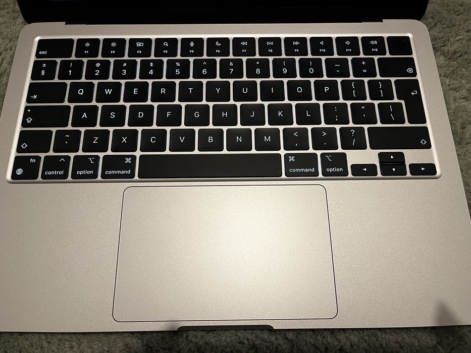 MacBook Air 13.6” M2 (2022) — Silver , 8GB / 256GB SSD, Baterie 100%