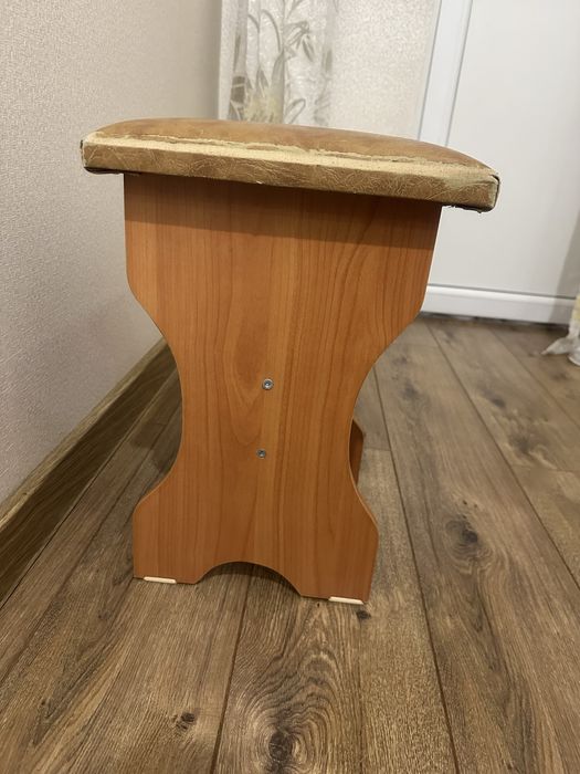 Продаются стулья (4 штуки)