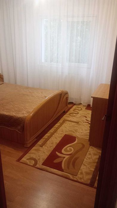 Vând apartament 3 camere decomandate Piața Sud