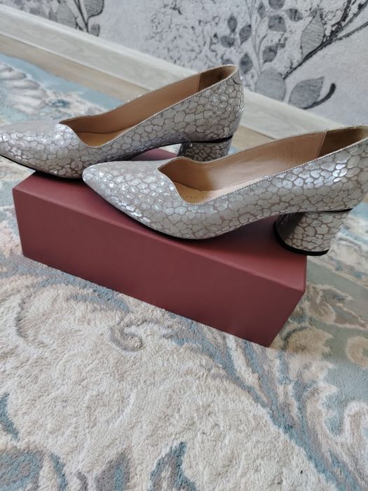 Туфли 37размер.     Производства Турция, Цена - 25.000 теңге.