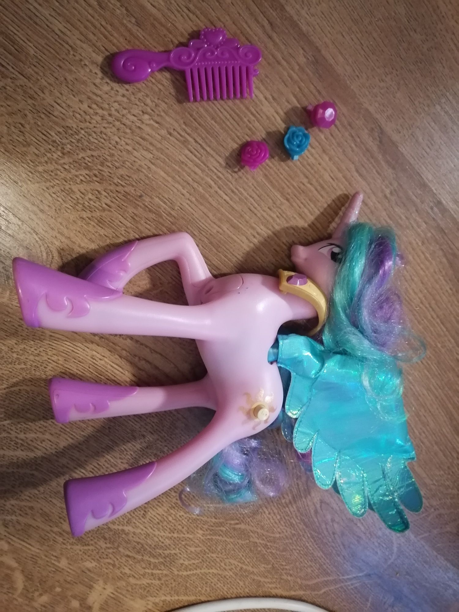 My little pony къща  Селестия голяма . И много понита