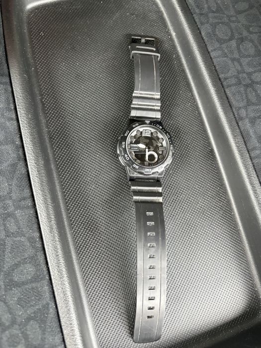 Продавам часовник Casio AEQ-100