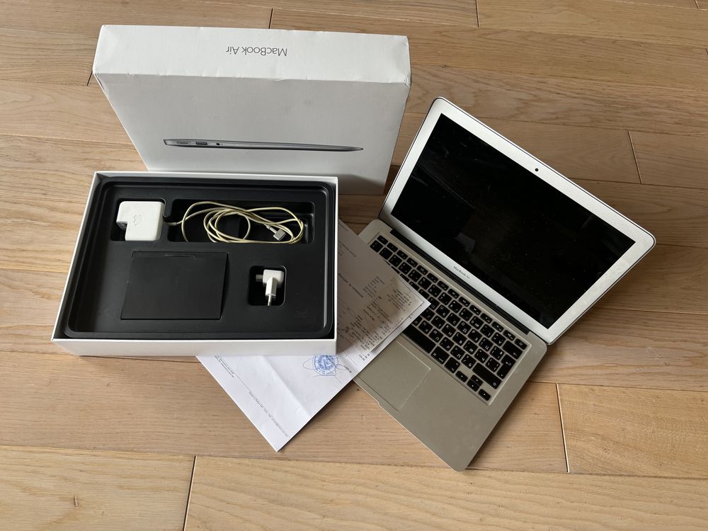 Macbook Air A1466 - перфектен