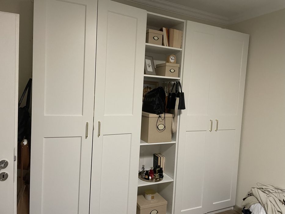 Vand mobilier complet cu masina de spalat.