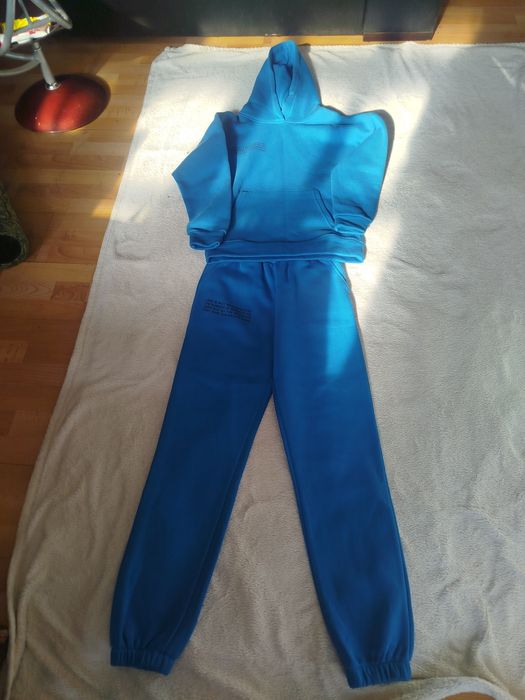 Спортивные костюмы на девушек