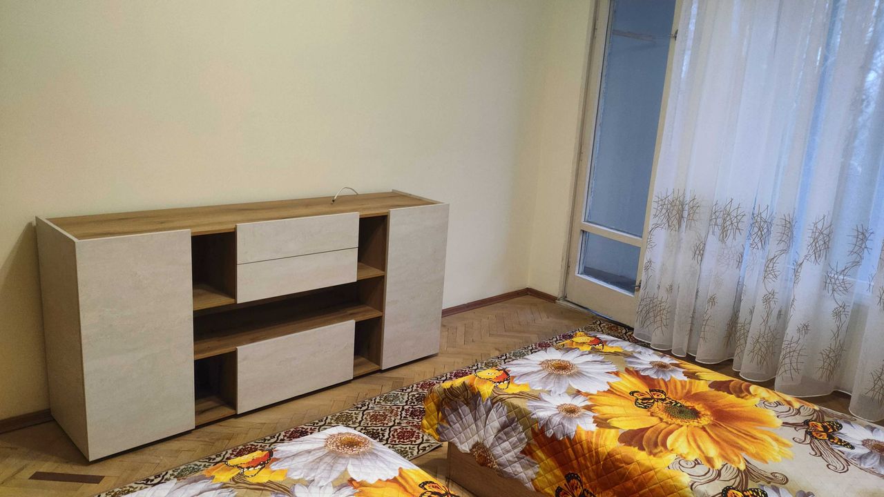 Дава се под наем Тристаен апартамент в Варна, Цветен квартал - 70 кв.м за 450 € - Снимка #2