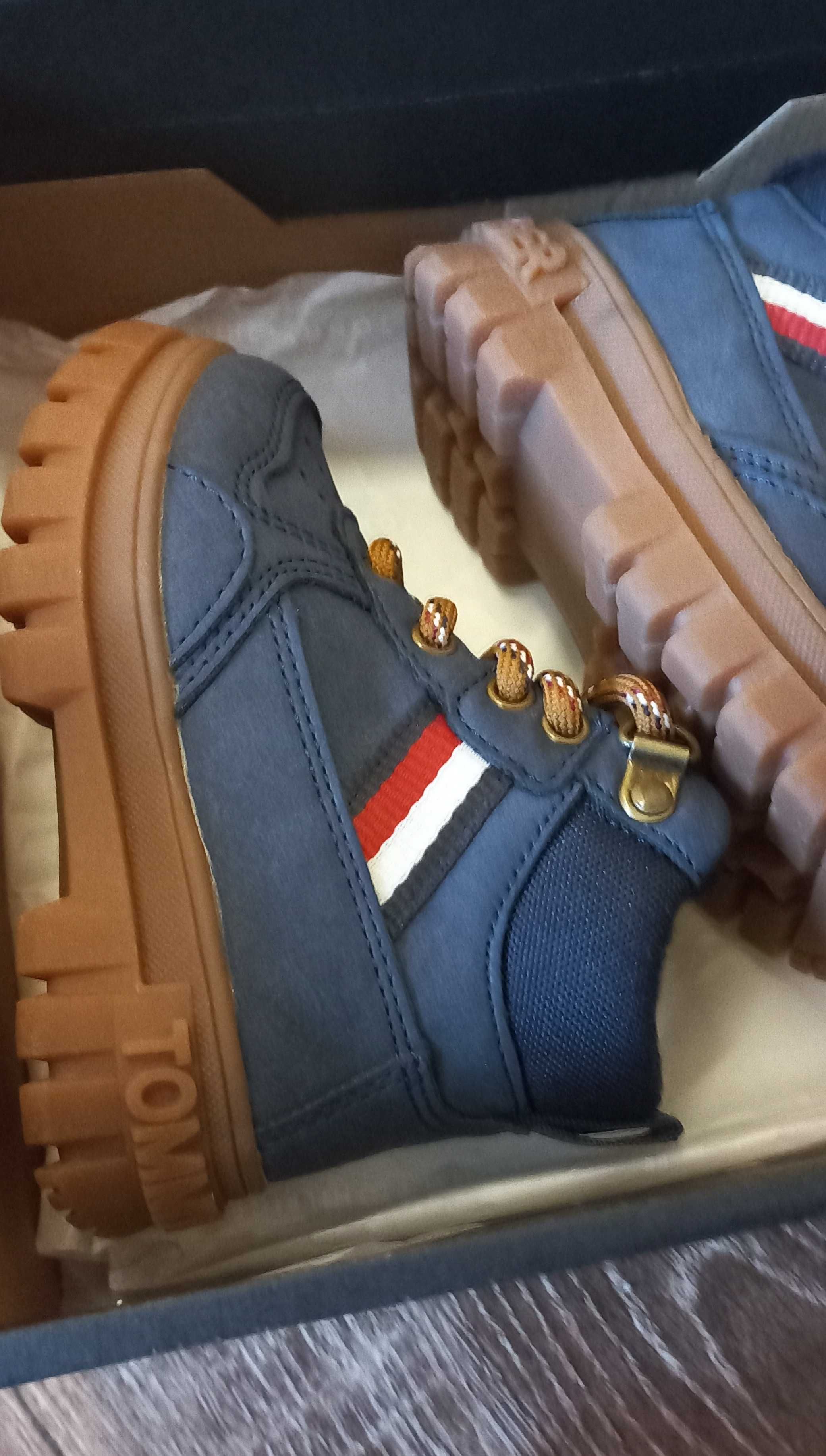 Два модела нови детски обувки Tommy Hilfiger, номер 20