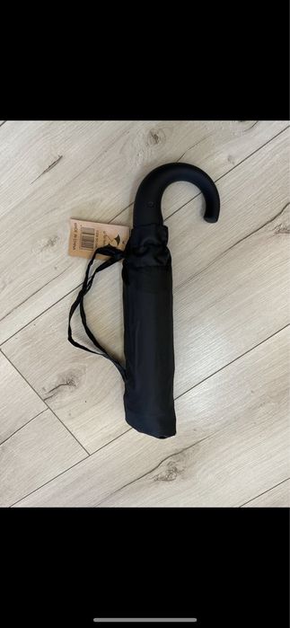 Черный зонт