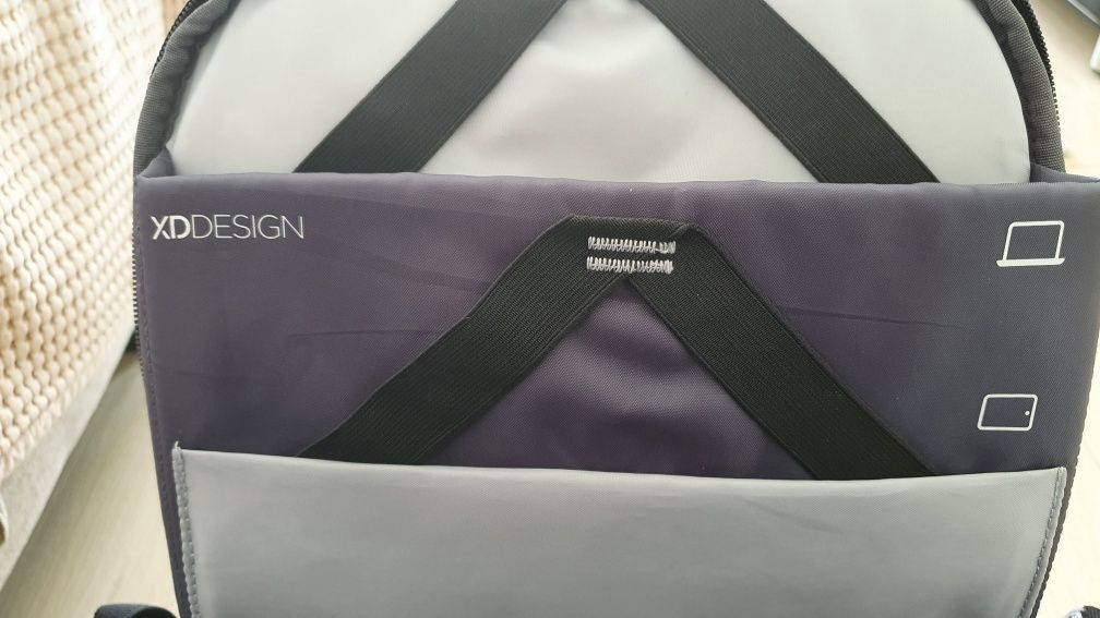 XD Design Rucsac antifurt laptop Bobby Hero Regular Gri Curier OLX