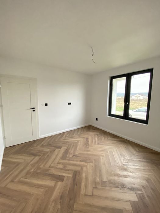 Casa moderna de vanzare la cheie cu toate utilitățile!