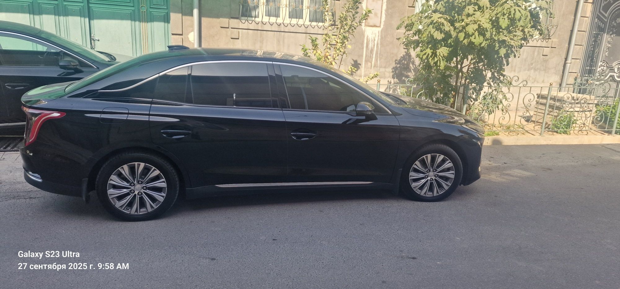 Hongqi e qm5  sotiladi 2025