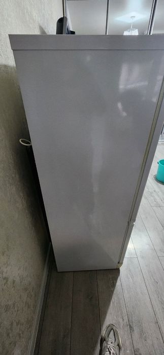 Продается холодильник indesit