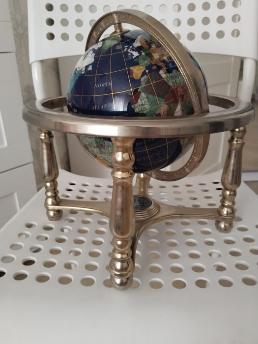 Глобус с натуральными камнями в отличном состоянии