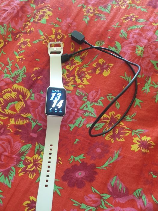 Фитнес-браслет Samsung Galaxy Fit3 белый