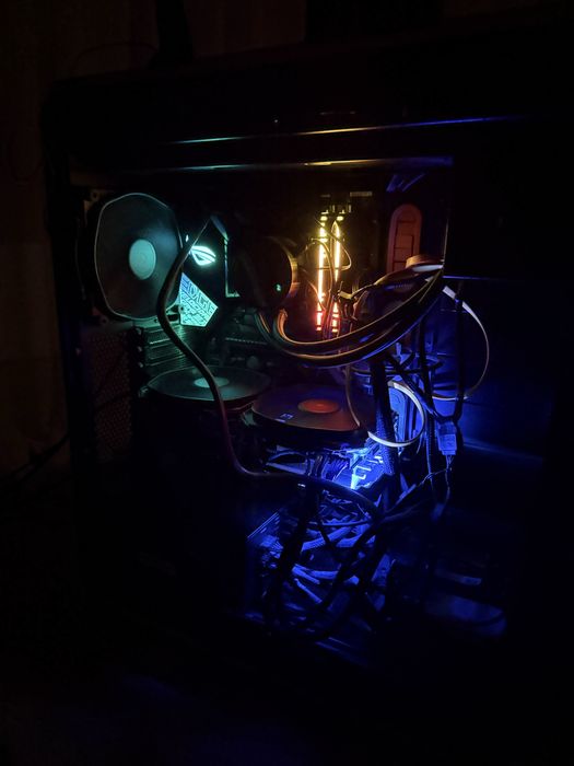 Геймърски компютър, RTX 2080, i7-9700k, 16GB RAM