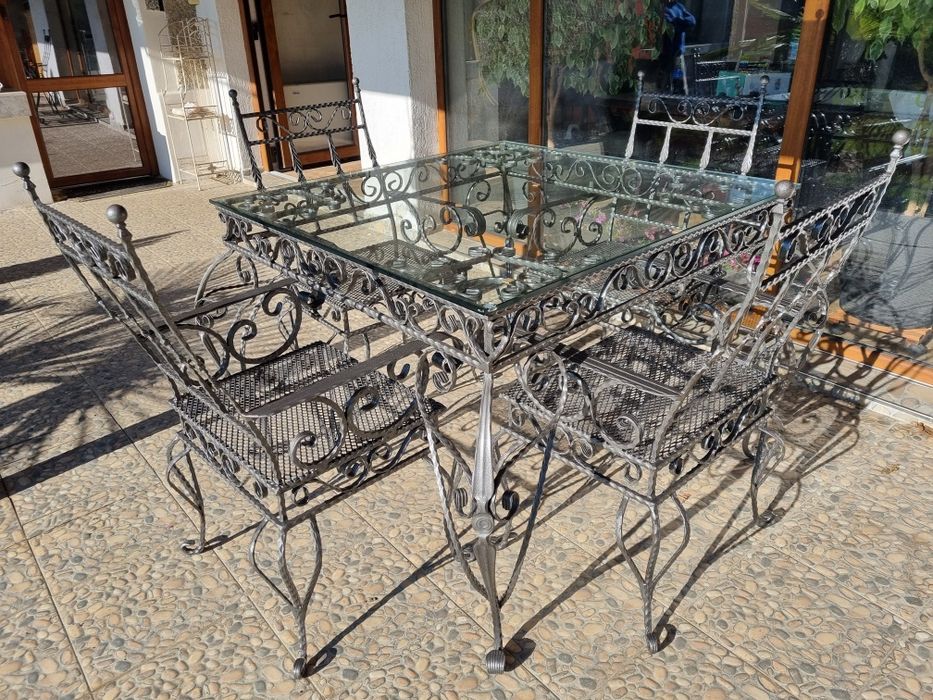 Комплект маса и столове