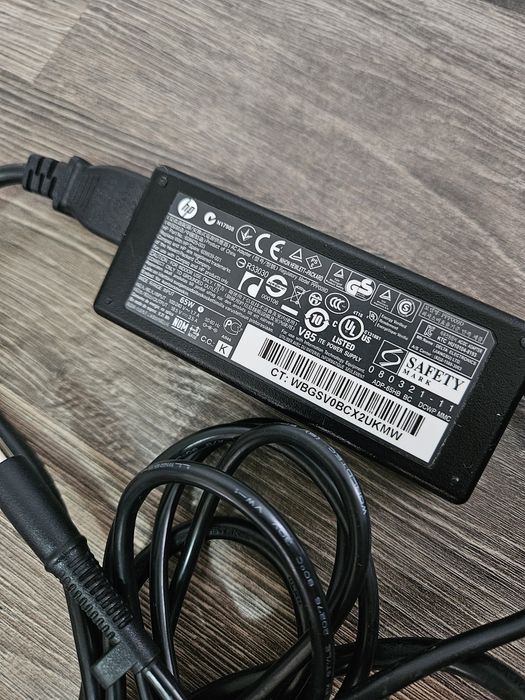 Клавиатура, рутер, 2броя зарядно за лаптоп,2броя мишка