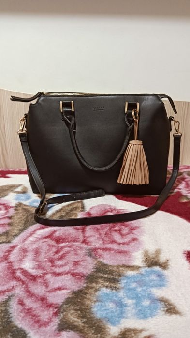 Vând ca geantă impecabila