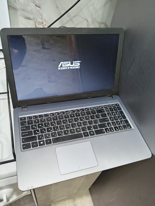 Продам шустрый ноутбук Asus i3 сумка мышка в подарок