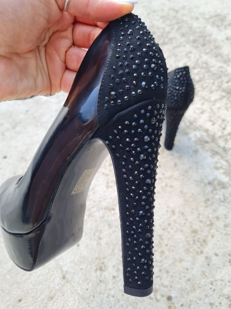 Pantofi de lac cu platforma