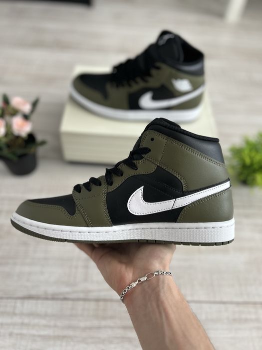 Jordan 1 mid black white olive 42 originali