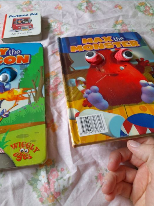 set de 3 carti engleza  povesti personaje comice cu ochi