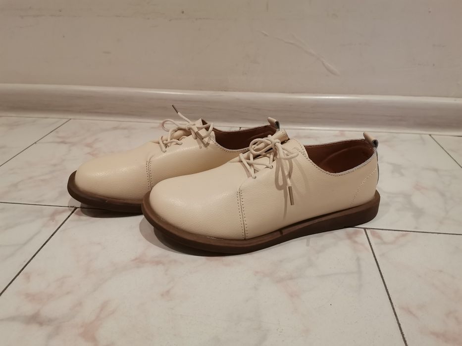 Продавам дамски кожени обувки 37 номер