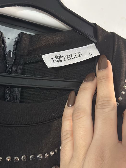 Дамска черна рокля с камъни