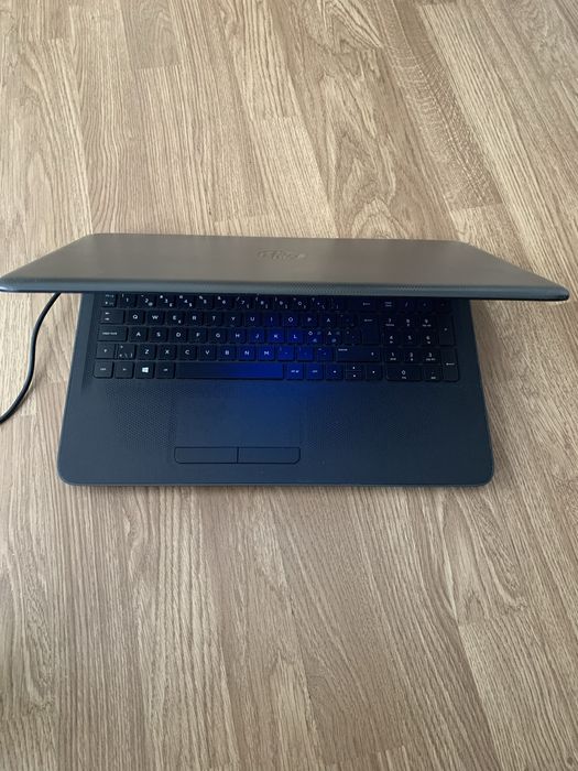 Laptop Hp Slim Display 15,6,4gb ram,500gb m,functional cu incarcator.