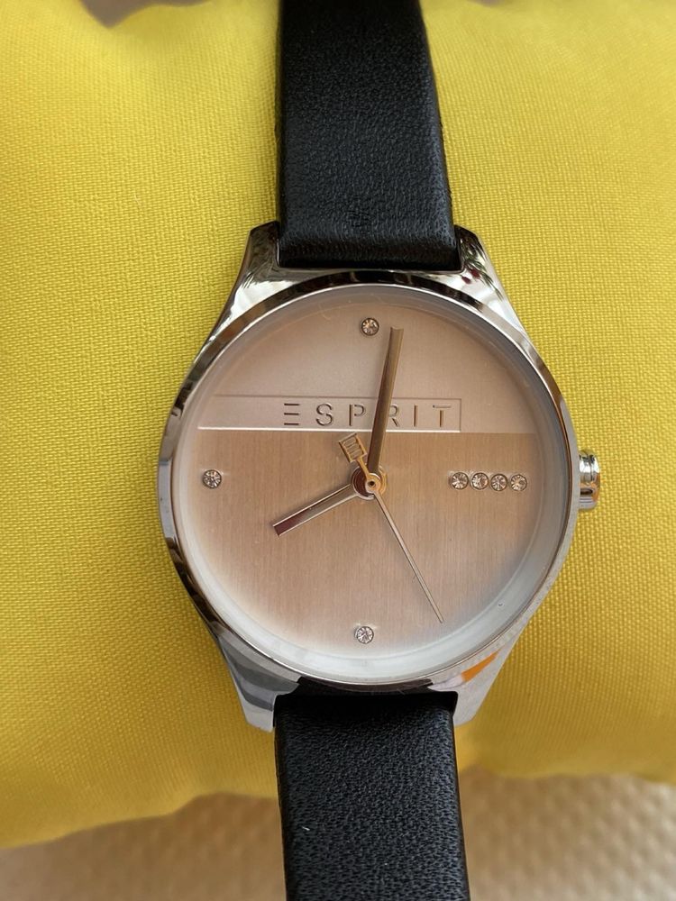 Чисто нов часовник ESPRIT