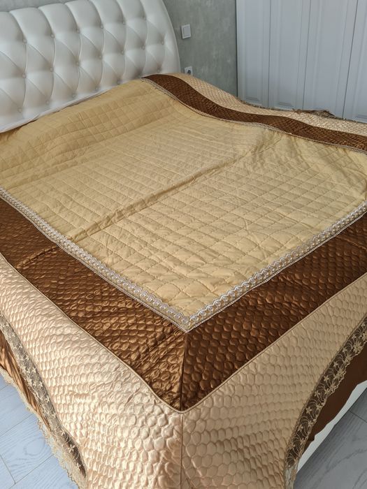 Продаётся покрывало на кровать.