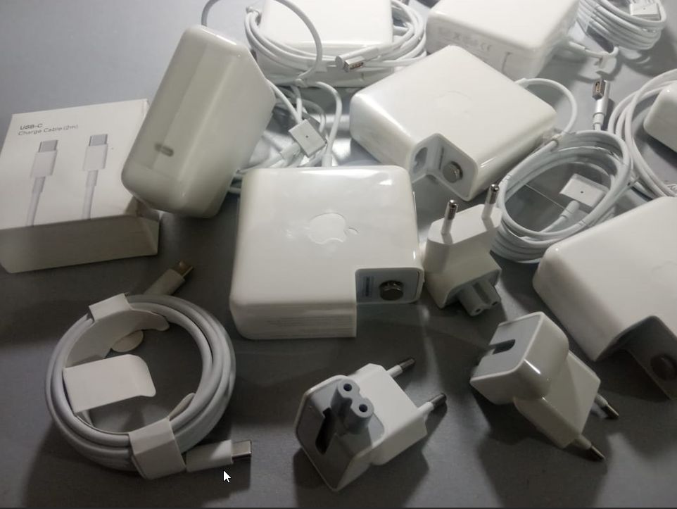 Вилка адаптер на Macbook и блок питания зарядка для макбука