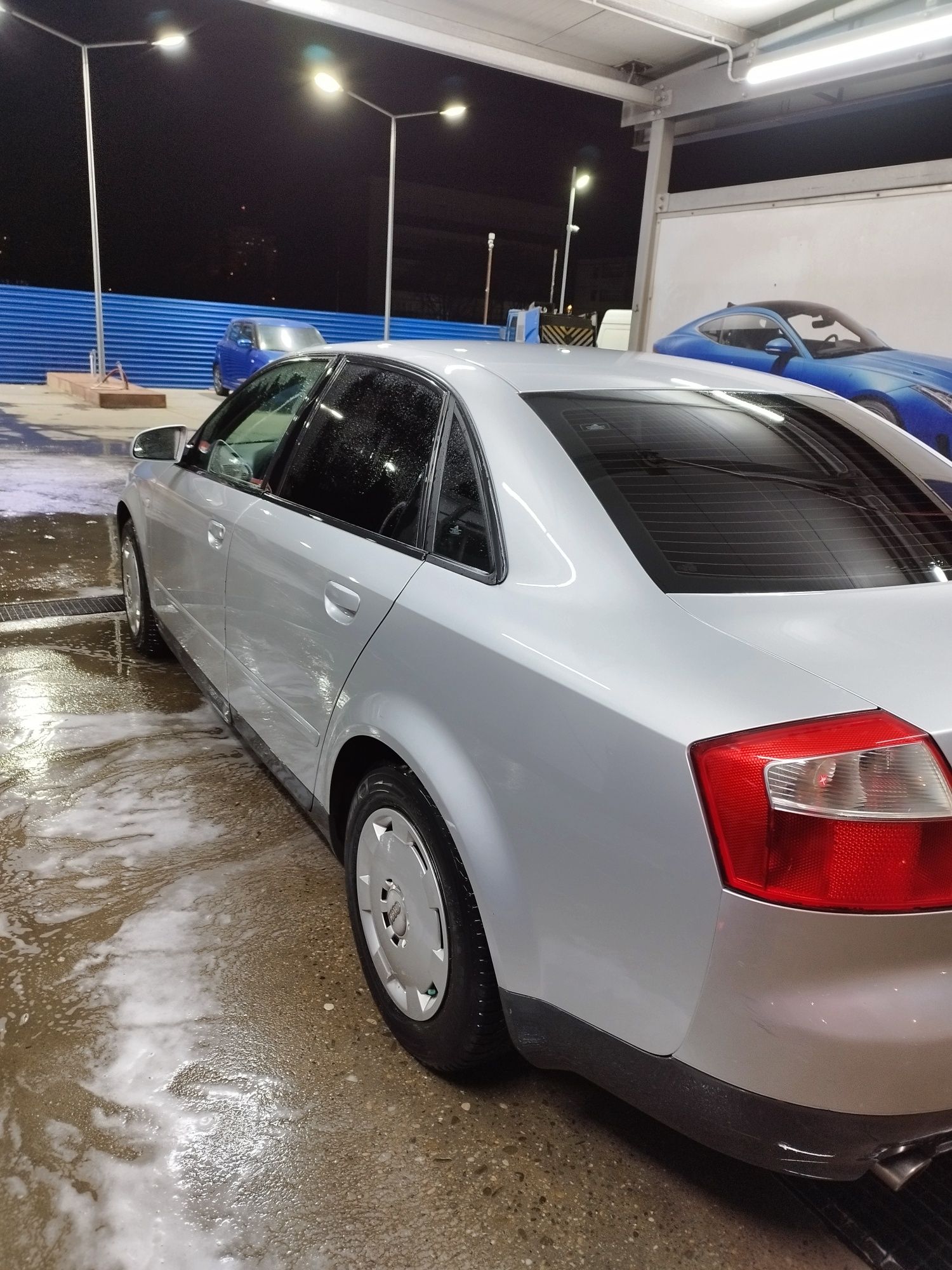 Audi A4 B6 an 2002 1.6 benzina vând schimb accept și variante1550eur